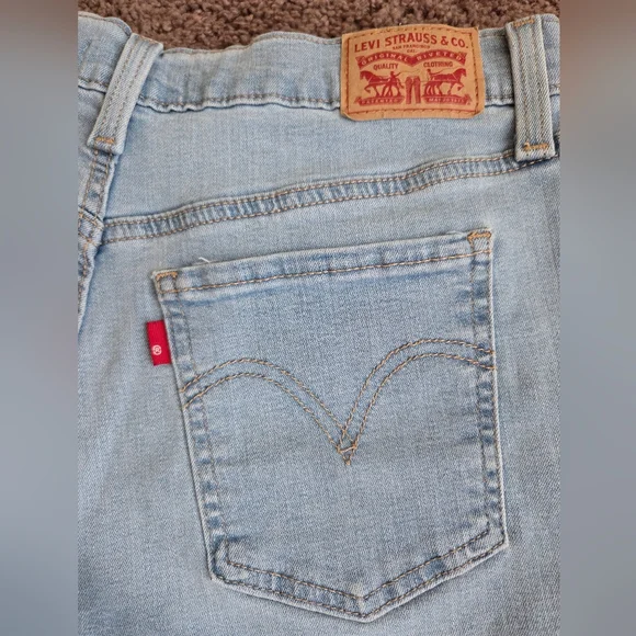 Levi's Blue Jean Shorts Women's Distressed High-Waisted Size: 30 - Picture 6 of 11